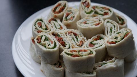 Party Wraps mit Frischkäse und Putenbrust