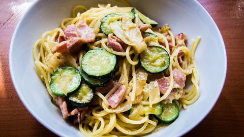 Locker-leichte Zucchini-Carbonara