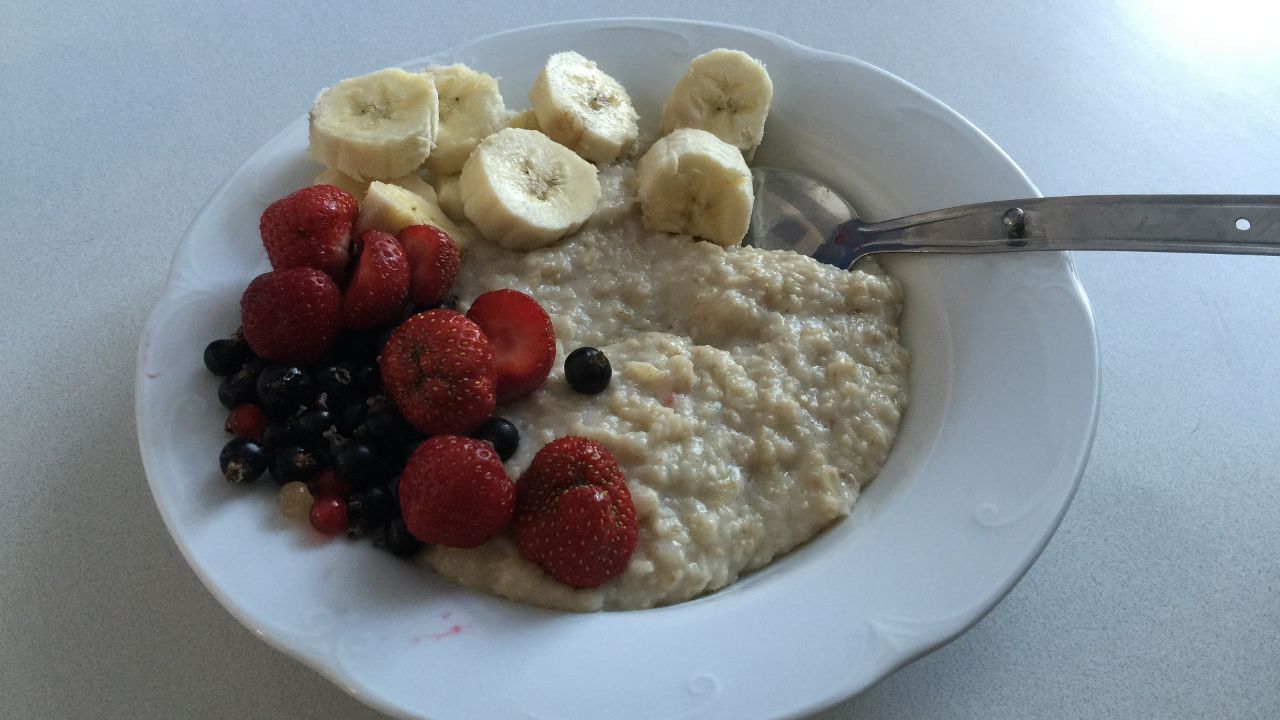 Rezept: Vanille-Hafer-Porridge mit Leinsamen und Apfel