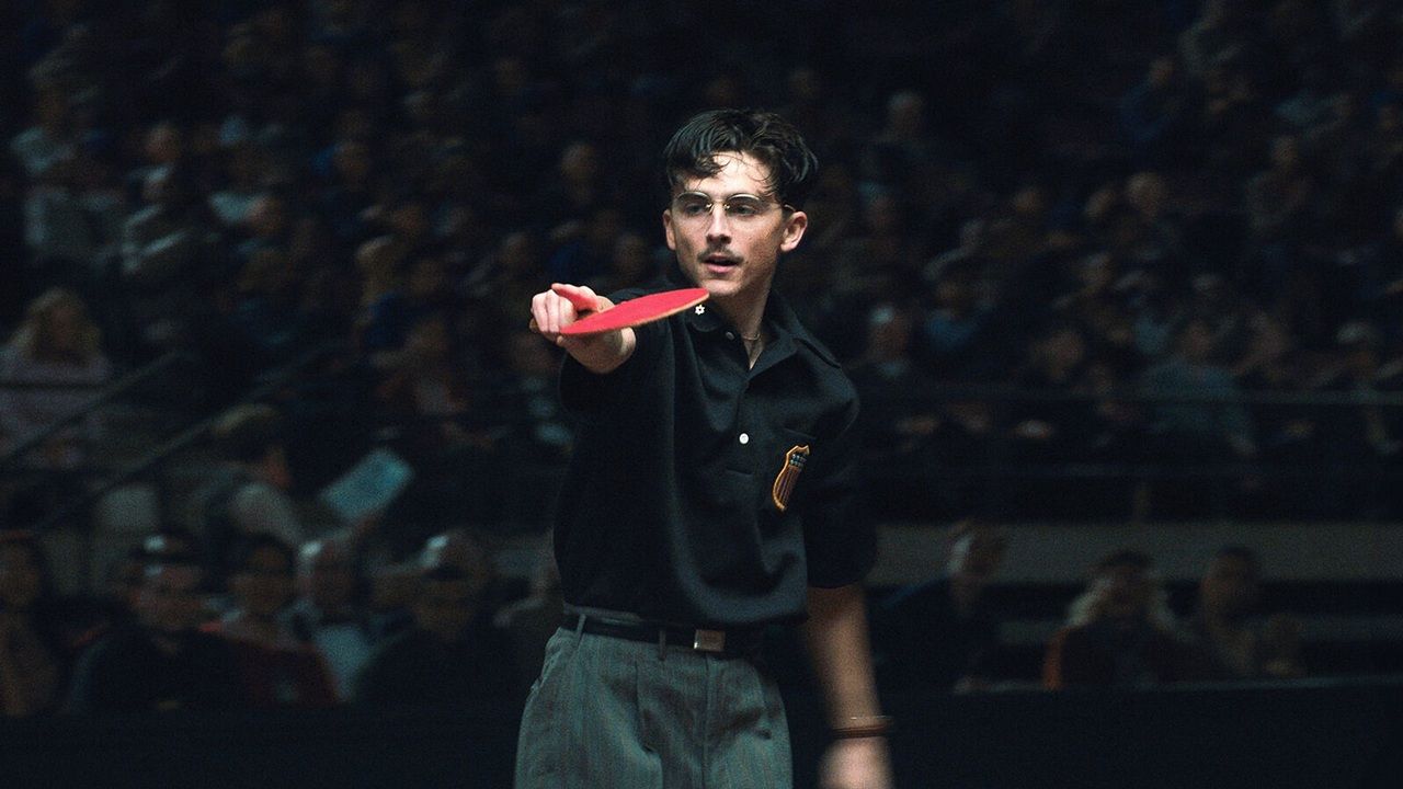 Filmszene aus Marty Supreme mit Timothée Chalamet