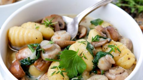 Gnocchi Eintopf mit Spinat und Champignons