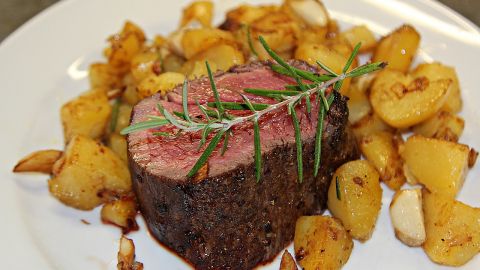 Filetsteak mit Preiselbeersahne